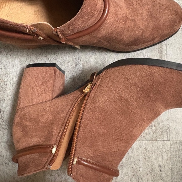 Ankle boots, booties - Picture 2 of 3